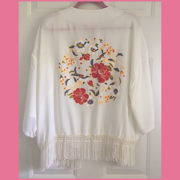 Dolled Up Other - *3 for $17* super cute kimono 🦢